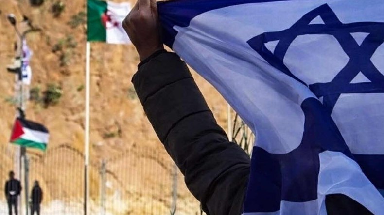 “الجزائريون يُظهرون العداء”.. هكذا علّق الصهاينة الذين رفعوا علم الاحتلال في المغرب