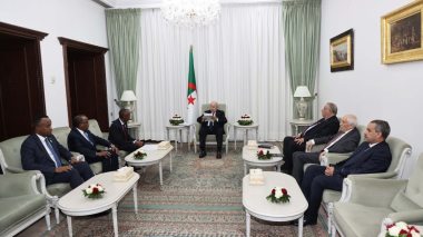 Le Président de la République reçoit l’envoyé spécial du président de la République fédérale de Somalie