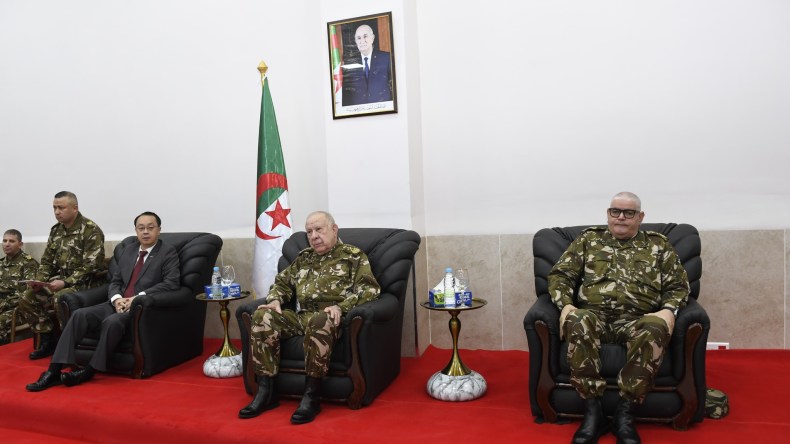 الفريق أول شنقريحة يتابع عملية إطلاق القمر الصناعي “Alsat-3B”