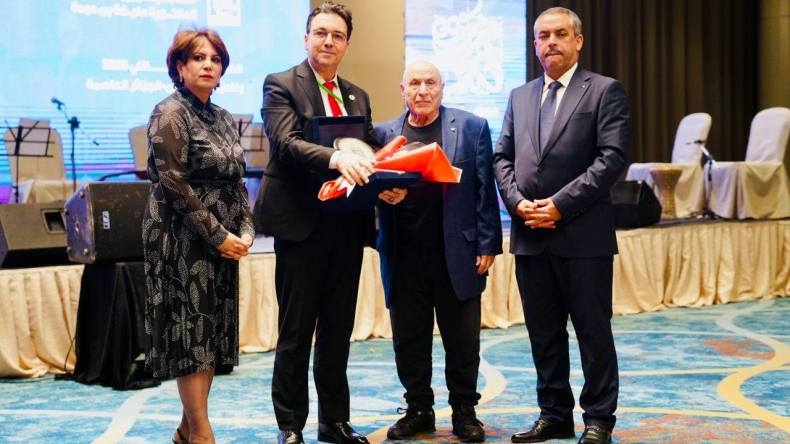 بن دودة تدعو لإعداد استراتيجية وطنية جديدة لصناعة الكتاب