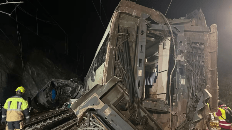 تصادم مروع بين قطارين فائقي السرعة: 39 قتيلا ومئات الجرحى في إسبانيا   