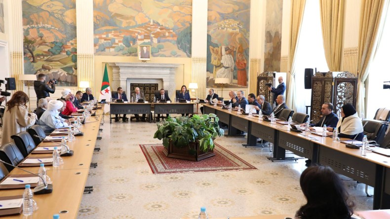 لجنة الدفاع تعقد جلسة استماع حول قانون تجريم الاستعمار الفرنسي 