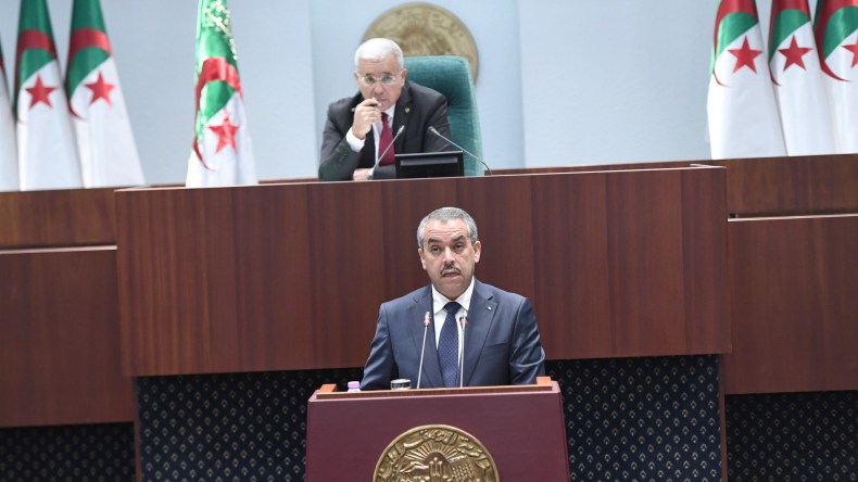 تعميم الألواح الإلكترونية في المدارس الابتدائية.. هذا ما أكده سعداوي