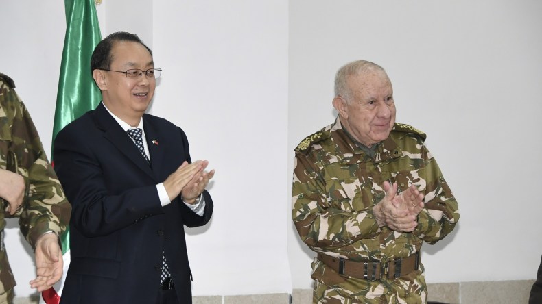 لتطوير المراقبة الفضائية.. الفريق أول شنقريحة يتابع إطلاق قمر صناعي جديد