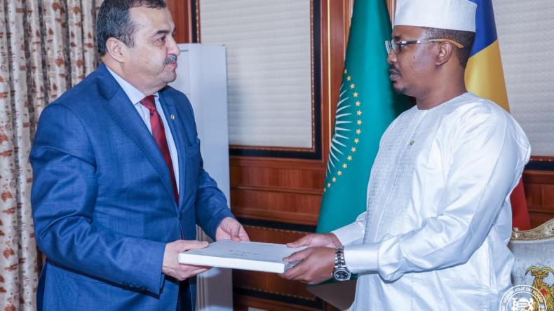 عرقاب يُسلم رسالة من الرئيس تبون إلى نظيره التشادي