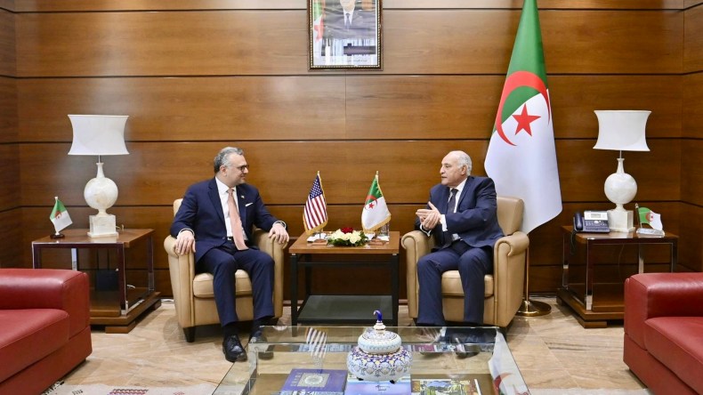 عطاف يستقبل مستشار ترامب لشؤون إفريقيا والعالم العربي