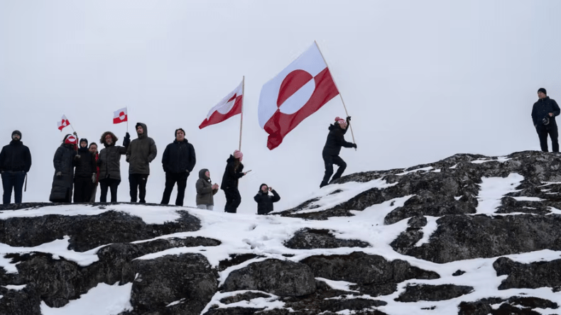 غرينلاند شرط لأمن العالم.. تحذير مثير من ترامب