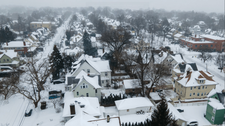 إعلان حالة الطوارئ في 21 ولاية.. العاصفة “فيرن” تُجمّد أمريكا
