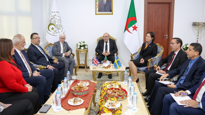 نقل أحدث التكنولوجيات.. قويدري يتباحث مع سفيرين أوروبيين