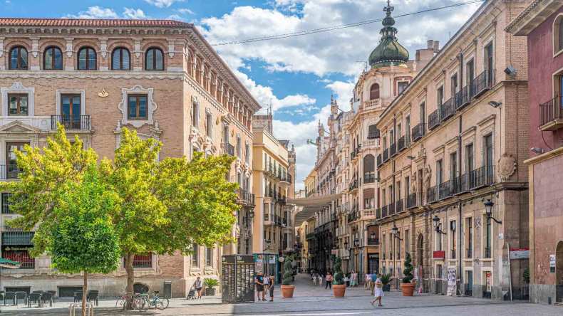محكمة إسبانية تحجز الحسابات البنكية لقنصلية المغرب بمدينة مورسيا