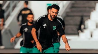 بِالفيديو: تمريرة حاسمة لـ “محرز” تُدرَّس في الأكاديميات الرياضية