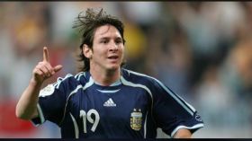 ميسي كاد يلعب لِهذا المنتخب في بداية المشوار