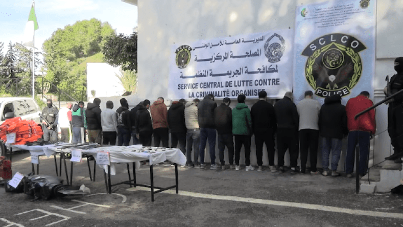 توقيف 18 متّهما بتهريب المهاجرين عبر البحر (فيديو)