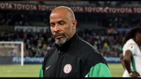 مدرب نيجيريا ينتقد بيتكوفيتش