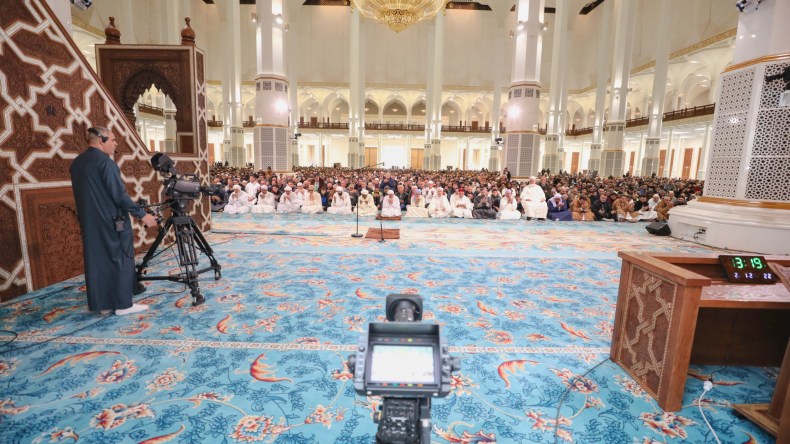 جامع الجزائر يحيي ليلة النصف من شعبان (فيديو)