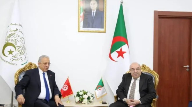 الجزائر وتونس تعززان التعاون في الصحة والصناعة الصيدلانية