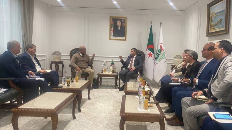 الوكالة الجزائرية لترقية الاستثمار تبحث آفاق مشاريع شركة مدار القابضة