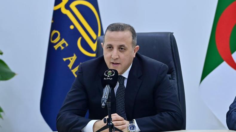 تنصيب محمد لمين لبّو محافظا لبنك الجزائر (صور)