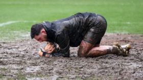 بِالصور: كيف تجرّأ اتحاد الكرة الإنجليزي وأهّل هذا الملعب؟