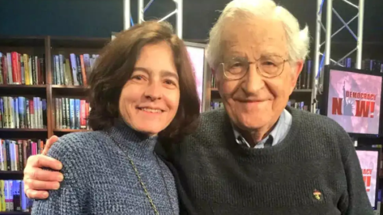 هذا ما قالته زوجة نعوم تشومسكي بشأن علاقتهما “الوثيقة” مع إبستين!