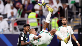 المدافع عبادة ينضم رسميا إلى اتحاد العاصمة