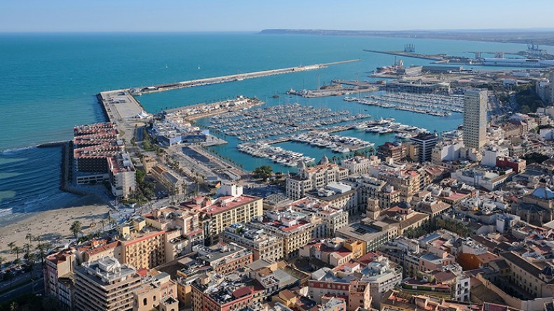 ميناء “أليكانتي” سيكون مركزا لدخول الصادرات الجزائرية إلى إسبانيا وأوروبا