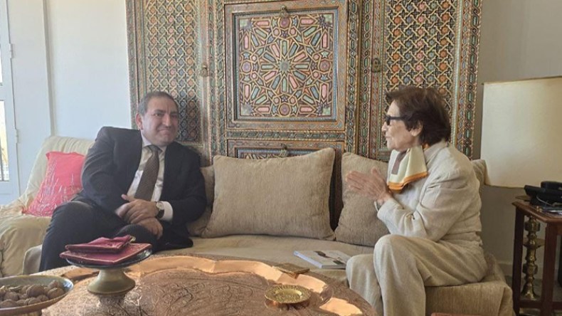 سفير أذربيجان يجري زيارة مجاملة لأيقونة الثورة الجزائرية