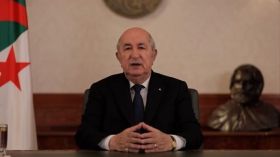 الرئيس تبون: أهنئ كل الجزائريين وأبناء جاليتنا في الخارج دون أن ننسى أشقاءنا في فلسطين الجريحة