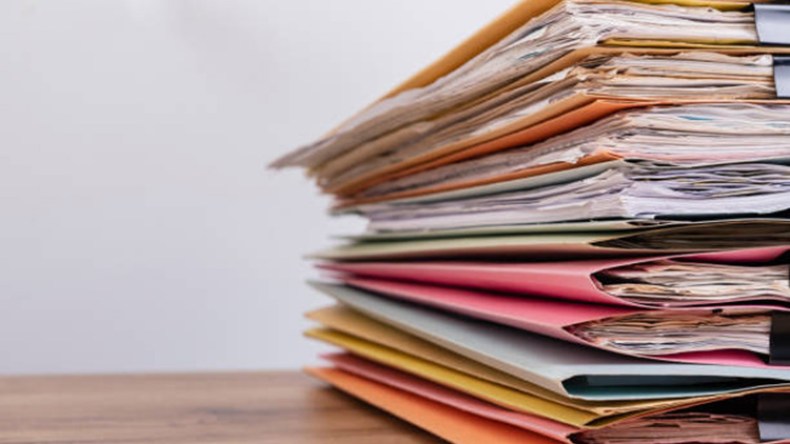 أزمة عقود بالآلاف تعطل المواطنين والموثقين والمستثمرين