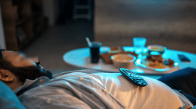 التعب بعد الإفطار… بين العادات الغذائية واضطراب الساعة البيولوجية