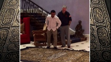 كسوةُ الكعبة عند الفاسق إبستين!