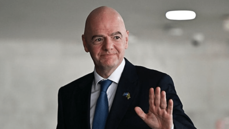 زيارة مرتقبة لرئيس “الفيفا” إلى الجزائر