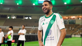 محرز يعزّز أرقامه مع الأهلي بتمريرتين حاسمتين