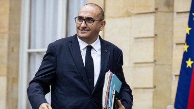 Paris Takes First Step, But Lack of Response to Algerian Demands Threatens Official Visits