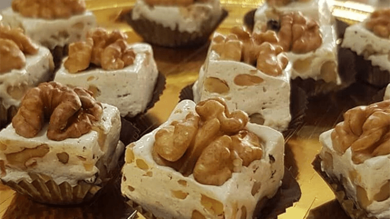 الجوزية القسنطينية… حلوى تسافر إلى القصور ولا تُفصح عن سرّها