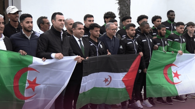 منتخب الصحراء الغربية يصل إلى الجزائر تحسبا للمباراة الودية أمام قدماء المنتخب الوطني (فيديو)