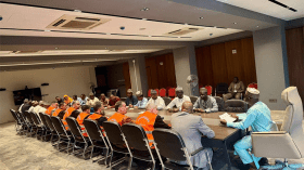 فريق سونلغاز التقني يجري لقاءات ومعاينات ميدانية في نيامي