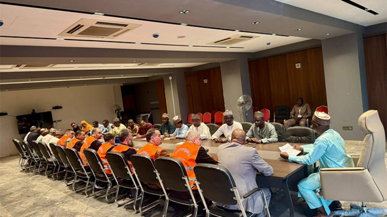 فريق سونلغاز التقني يجري لقاءات ومعاينات ميدانية في نيامي