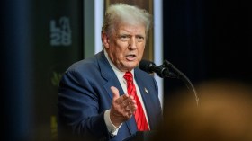 ” أسطول أمريكي ضخم يتجه نحو إيران”.. ترامب يهدد بضربات إضافية