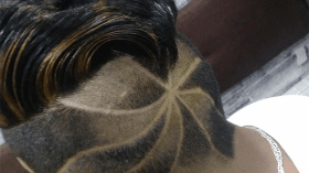 شباب جزائريّون يتمرّدون على قصّات الشعر الغريبة في رمضان