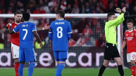 بالفيديو.. فينيسيوس ضحية حادثة عنصرية في مباراة بنفيكا وريال مدريد