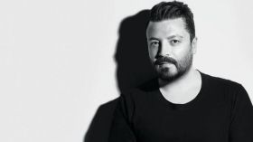 “الكاراكو جزائري”.. مصمم لبناني شهير يشعل الجدل