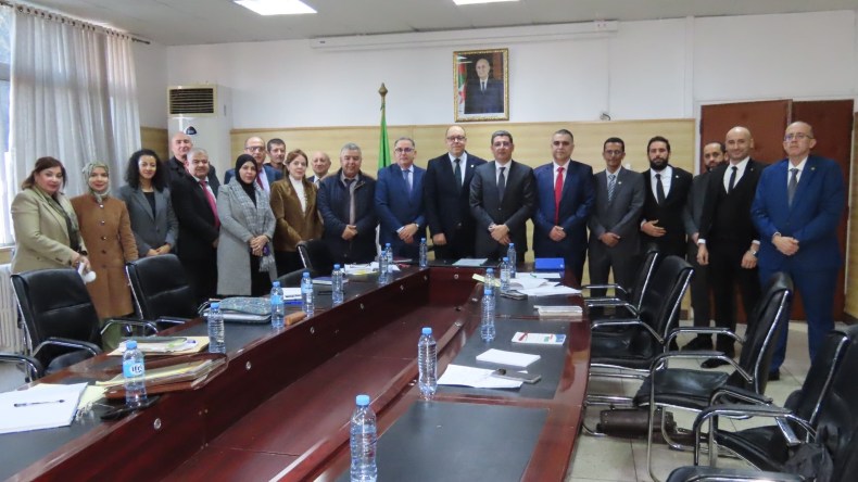 هذا ما بحثه وزير الصحة مع النقابة الوطنية للصيادلة الخواص