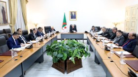 البرلمان يتجه لحسم الخلاف في قانوني المرور وتجريم الاستعمار