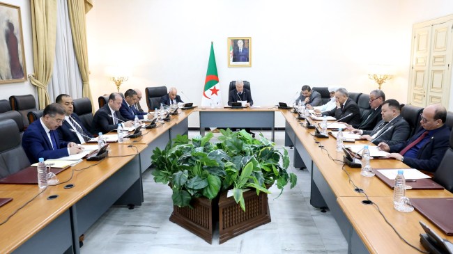 البرلمان يتجه لحسم الخلاف في قانوني المرور وتجريم الاستعمار