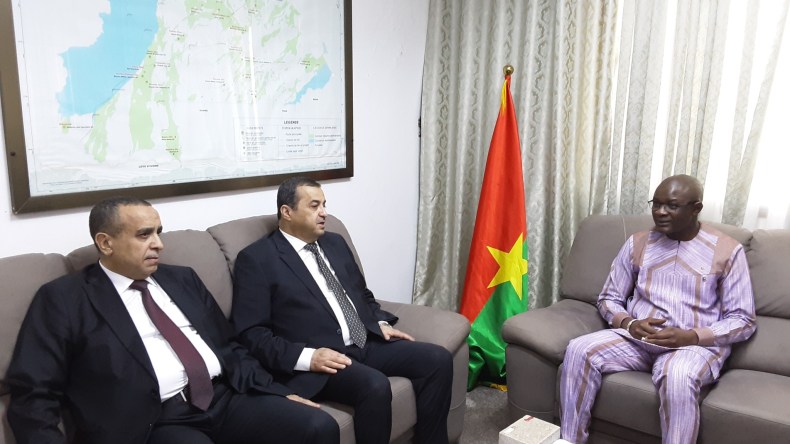 الجزائر وبوركينافاسو تبحثان تعزيز الشراكة في المحروقات والكهرباء والمناجم