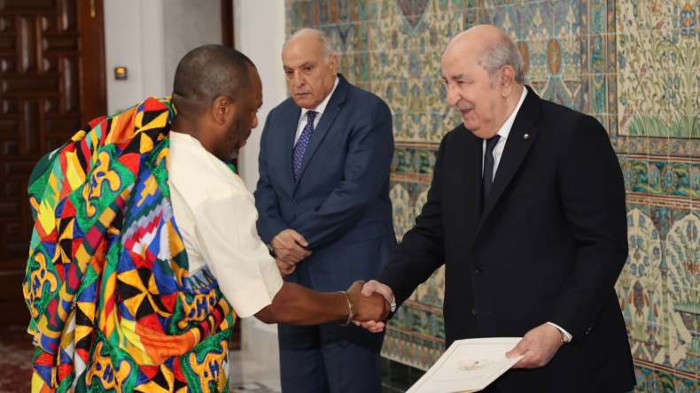 الرئيس تبون يتلقى أوراق اعتماد عدد من السفراء