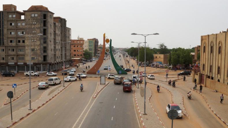 النيجر: ترحيب بعودة سفير الجزائر إلى نيامي