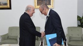 الرئيس تبون يستقبل وزير الداخلية الفرنسي (فيديو)