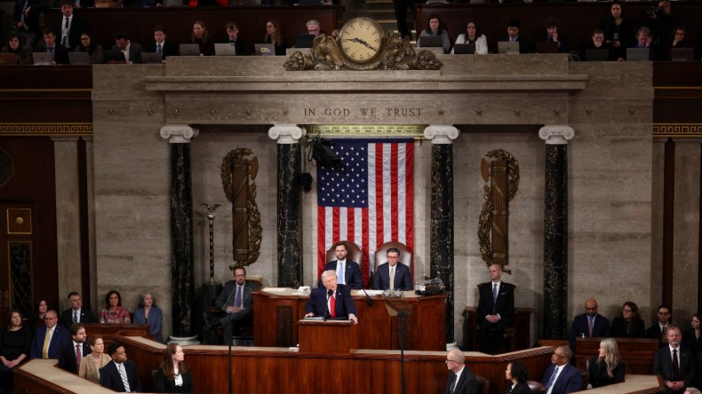 ترامب: صواريخ إيران قادرة على ضرب أمريكا.. وطهران تردّ: “أكاذيب كبرى”
